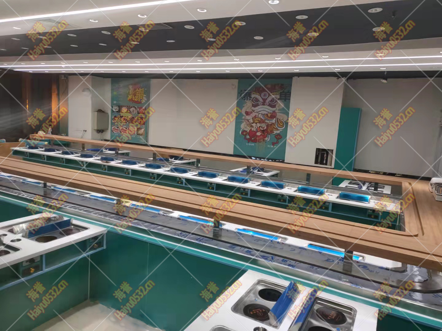 大U型智能送餐設(shè)備四人桌臺(tái)面完成
