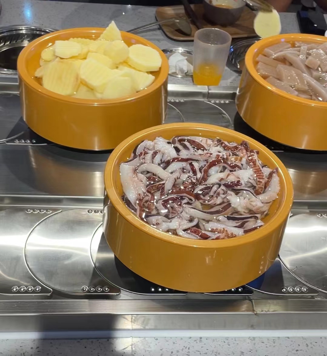 怎樣確保旋轉小火鍋店的食品安全？